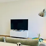Daire Im Zentrum Von Ruhig Gelegen Mit Parkplatz Und Balkon Fuer Bis Zu 4 Gaeste *