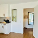 Im Zentrum Von Ruhig Gelegen Mit Parkplatz Und Balkon Fuer Bis Zu 4 Gaeste