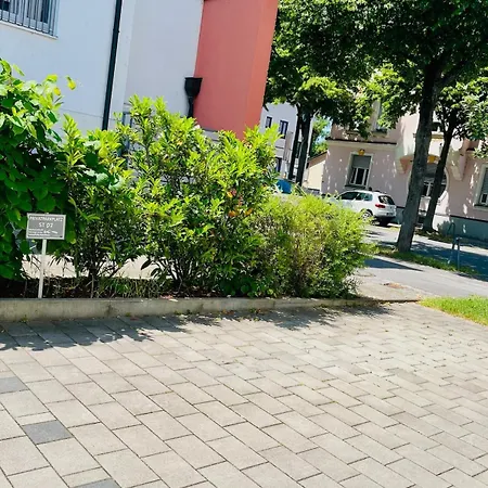 Im Zentrum Von Ruhig Gelegen Mit Parkplatz Und Balkon Fuer Bis Zu 4 Gaeste Straubing