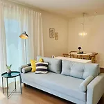 Im Zentrum Von Ruhig Gelegen Mit Parkplatz Und Balkon Fuer Bis Zu 4 Gaeste *