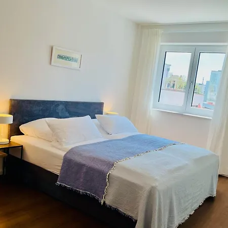 Residery - Dein Zentrales In Urbanem Chic Mit Balkon Straubing