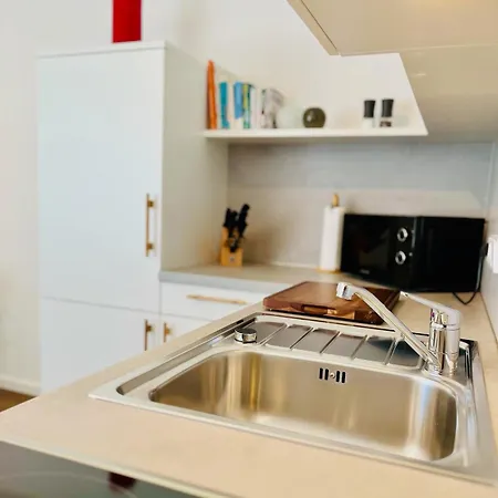 Residery - Dein Zentrales In Urbanem Chic Mit Balkon * Straubing