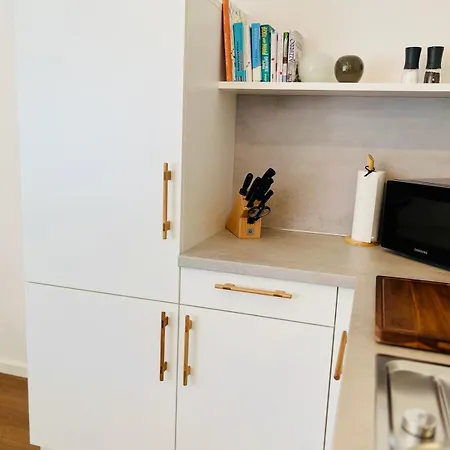 Residery - Dein Zentrales In Urbanem Chic Mit Balkon Straubing