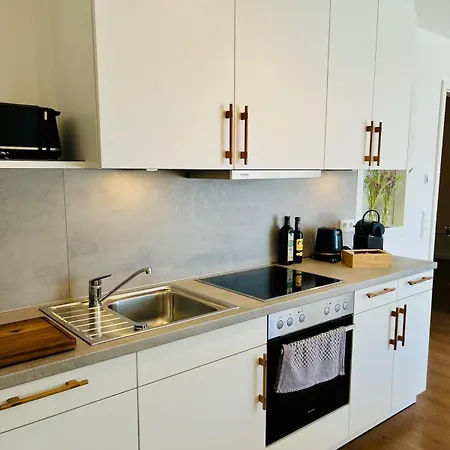 Im Zentrum Von Ruhig Gelegen Mit Parkplatz Und Balkon Fuer Bis Zu 4 Gaeste 公寓