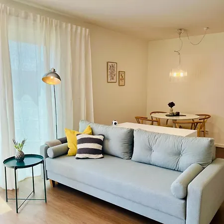 Im Zentrum Von Ruhig Gelegen Mit Parkplatz Und Balkon Fuer Bis Zu 4 Gaeste *