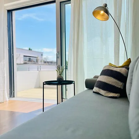 Im Zentrum Von Ruhig Gelegen Mit Parkplatz Und Balkon Fuer Bis Zu 4 Gaeste 公寓