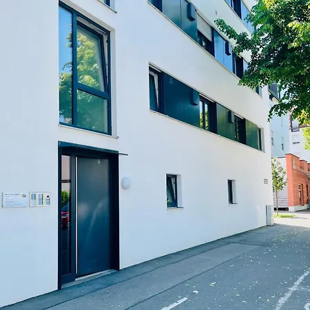 Residery - Dein Zentrales In Urbanem Chic Mit Balkon Apartment Straubing
