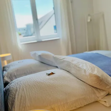 Im Zentrum Von Ruhig Gelegen Mit Parkplatz Und Balkon Fuer Bis Zu 4 Gaeste 施特劳宾